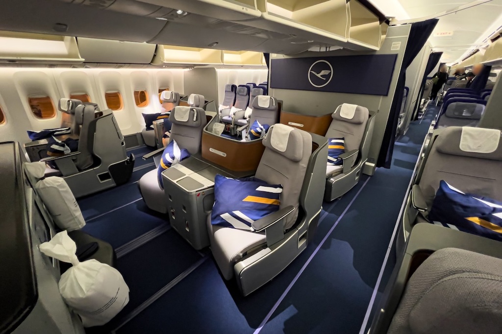 lufthansa-aft-cabin