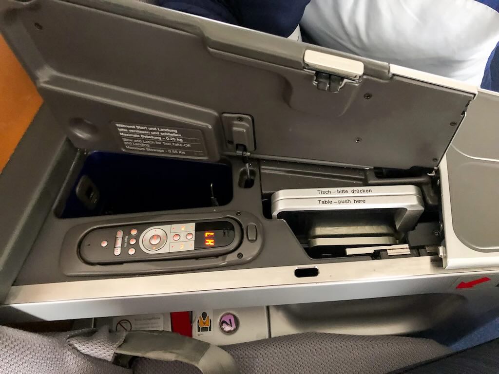 lufthansa-armrest-contents