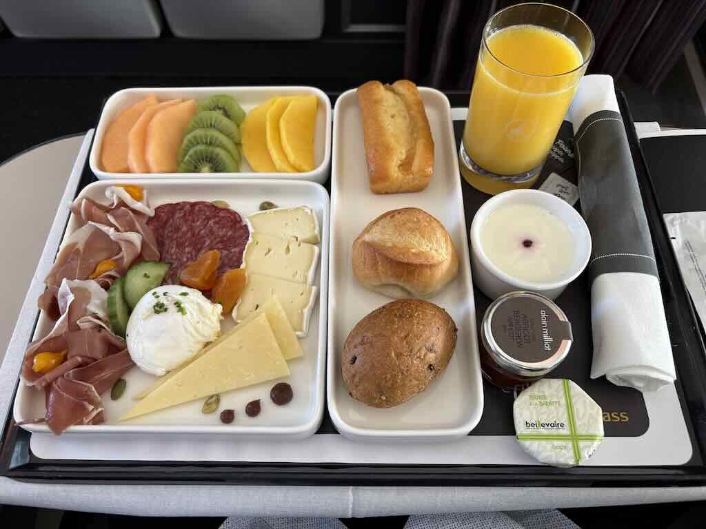 malaga-luxair-breakfast