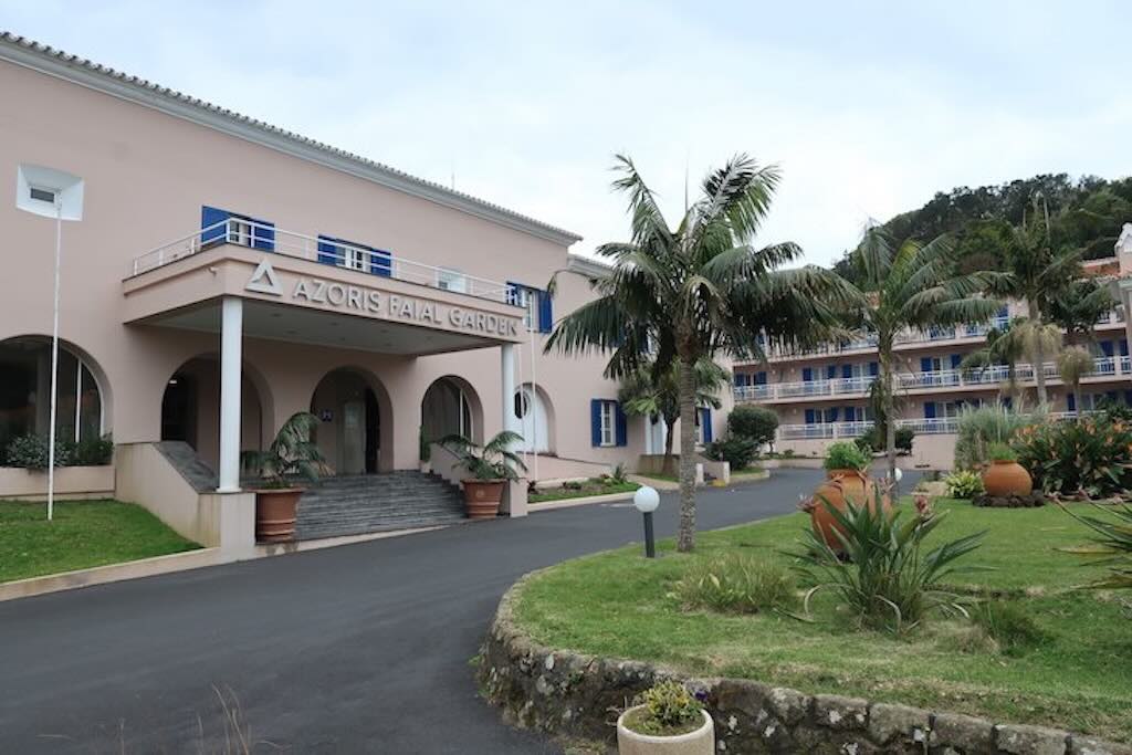 entrance-azoris-faial-garden