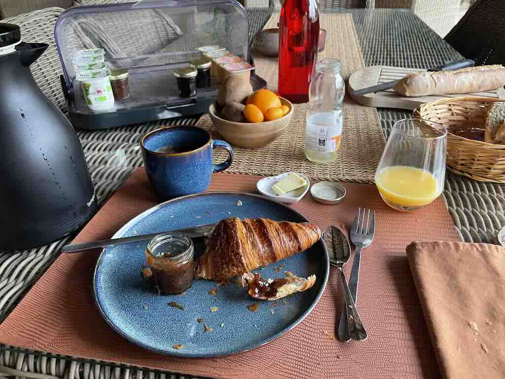 mas-gleyzes-breakfast