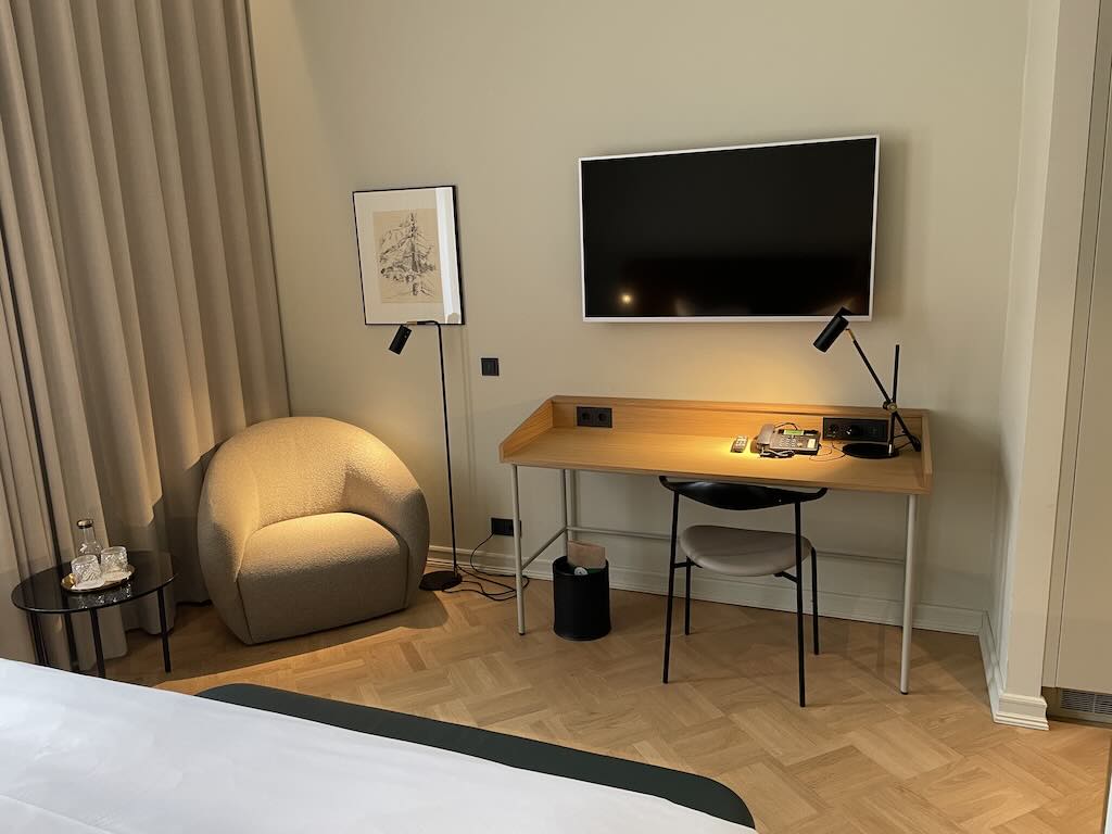helsinki-torni-desk