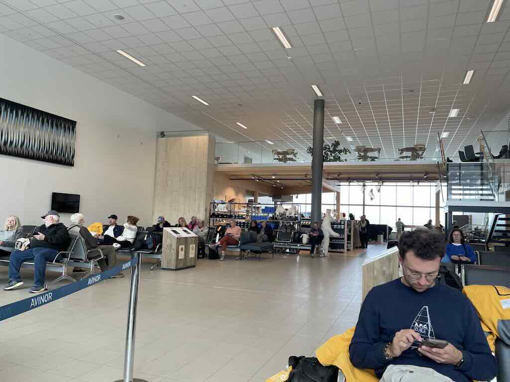 longyearbyen-departures