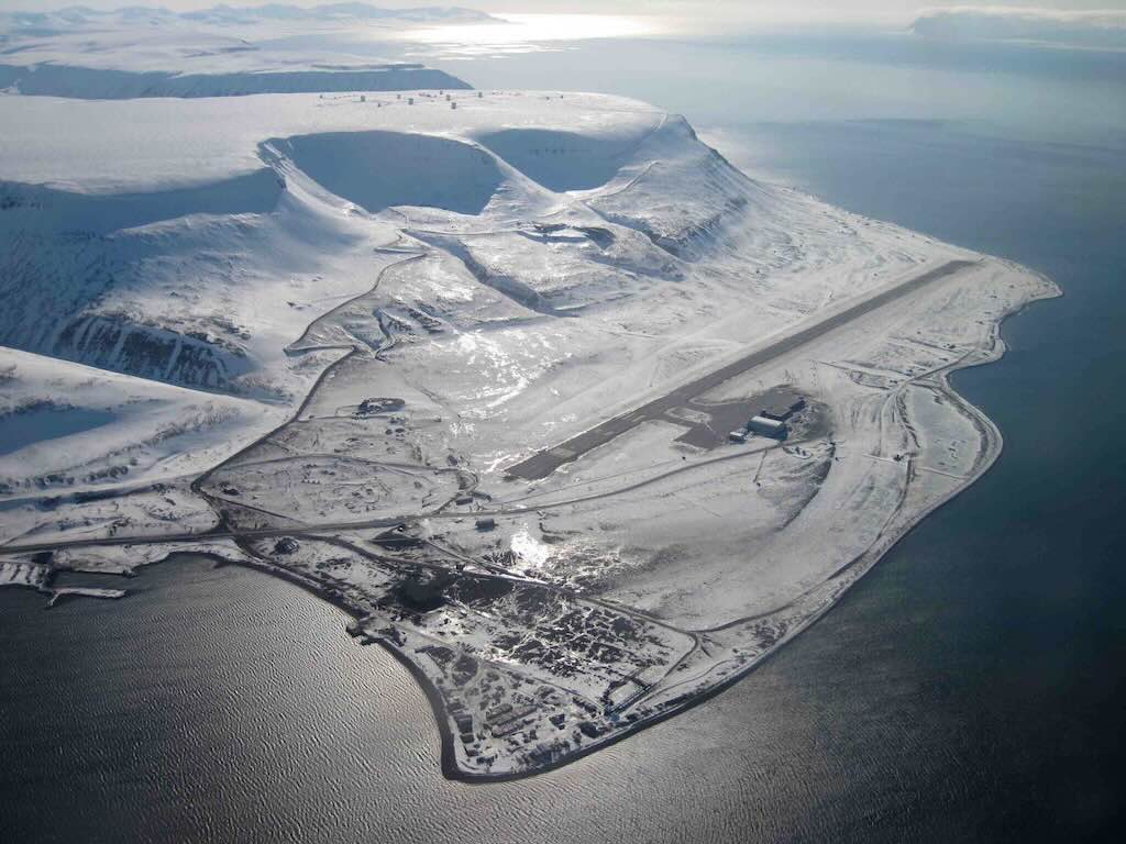 svalbard-airport-winter