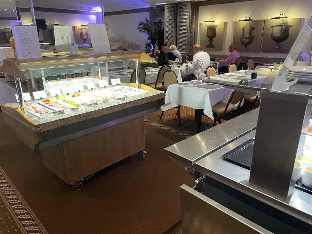 royal-manotel-breakfast
