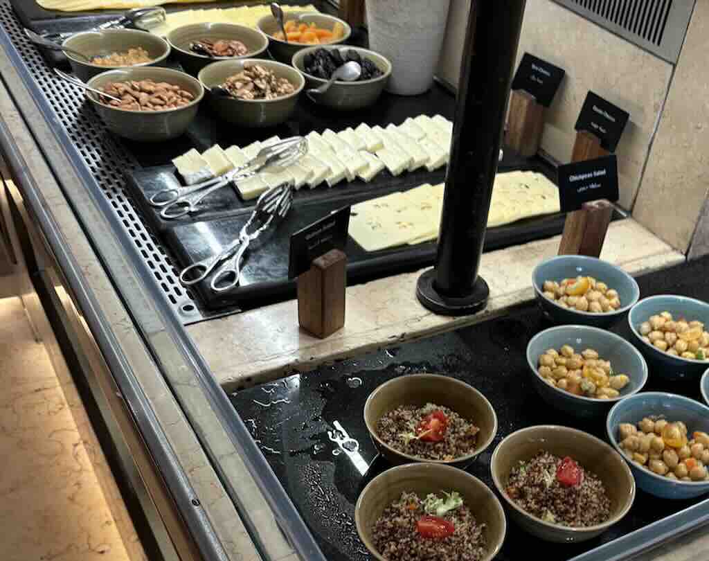 beach-rotana-breakfast1