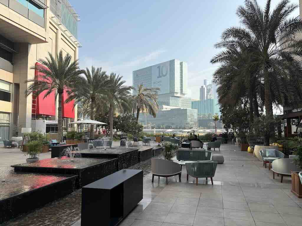 beach-rotana-courtyard