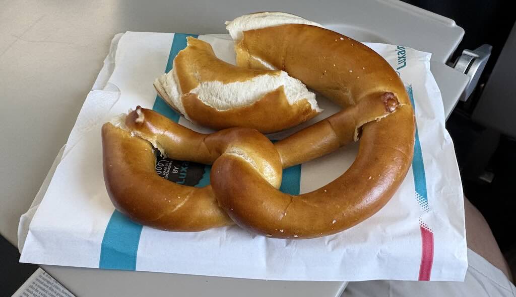 luxair-pretzel