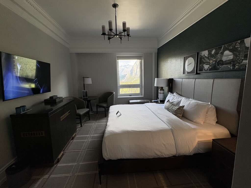 fairmont-banff-bedroom