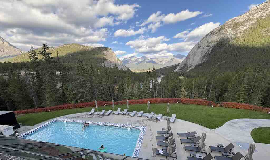 fairmont-banff-pool