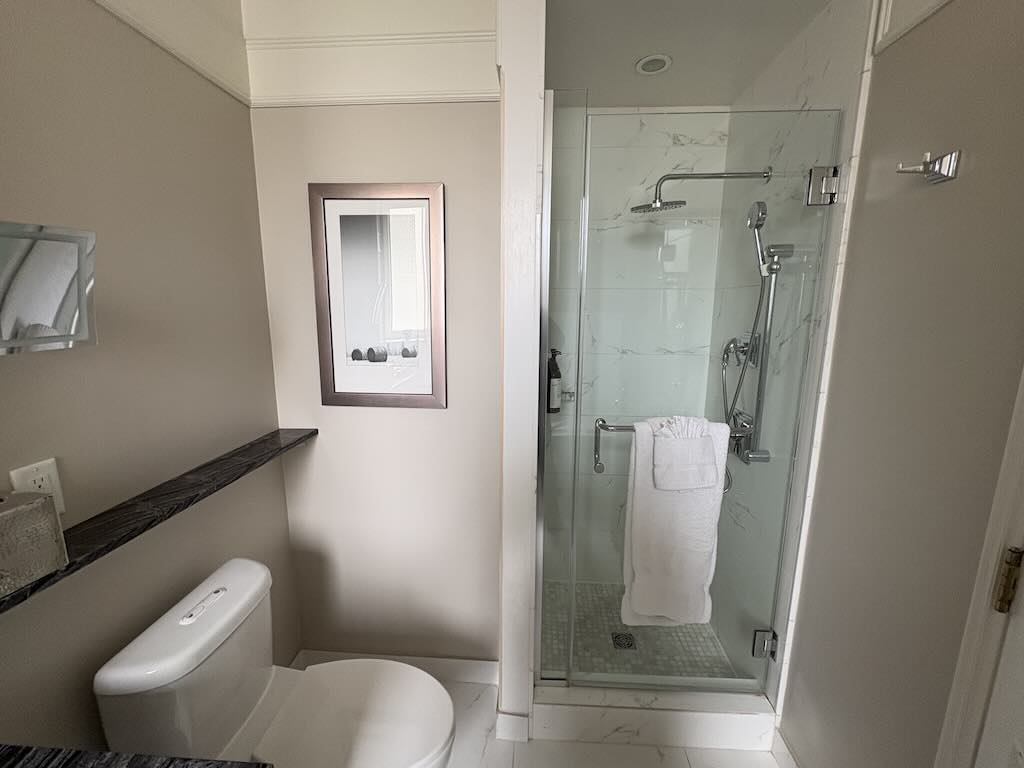 fairmont-calgary-bathroom