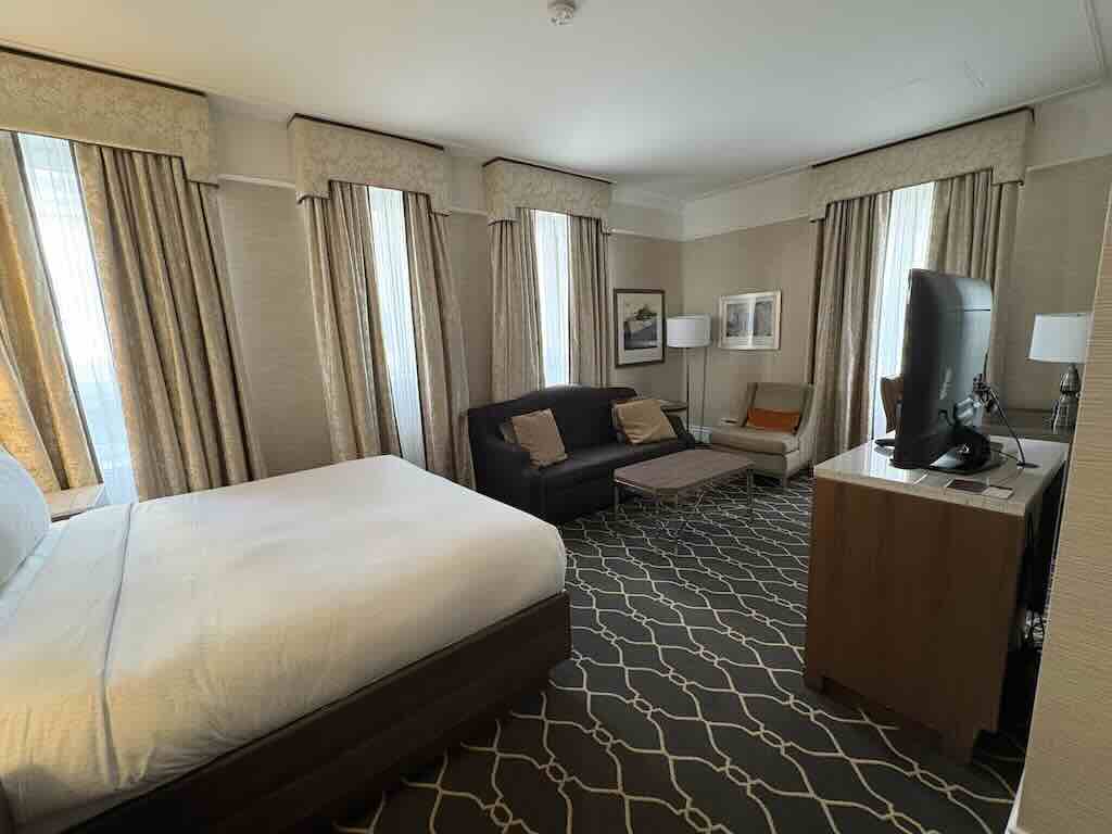 fairmont-calgary-bedroom1