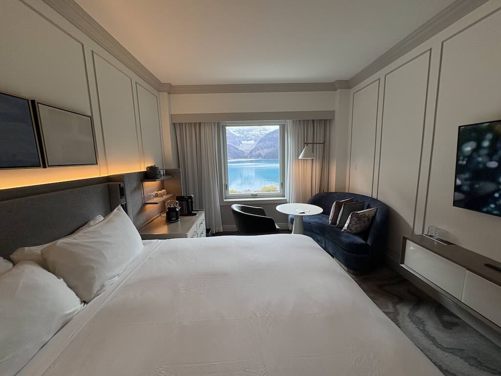 fairmont-louise-bedroom