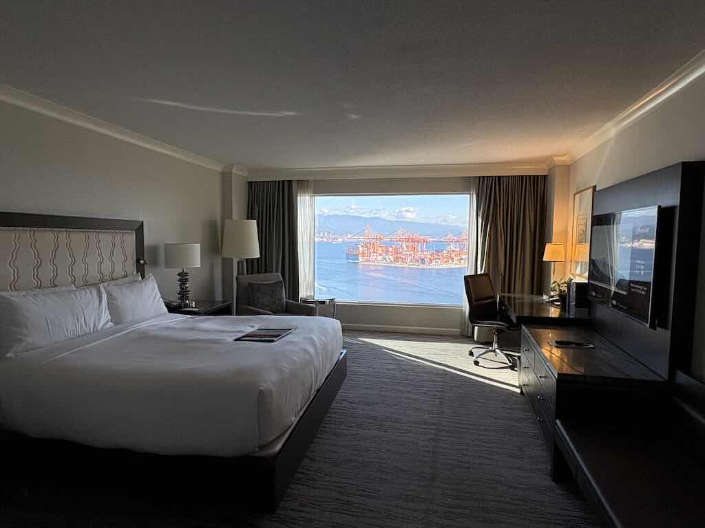 fairmont-waterfront-bedroom