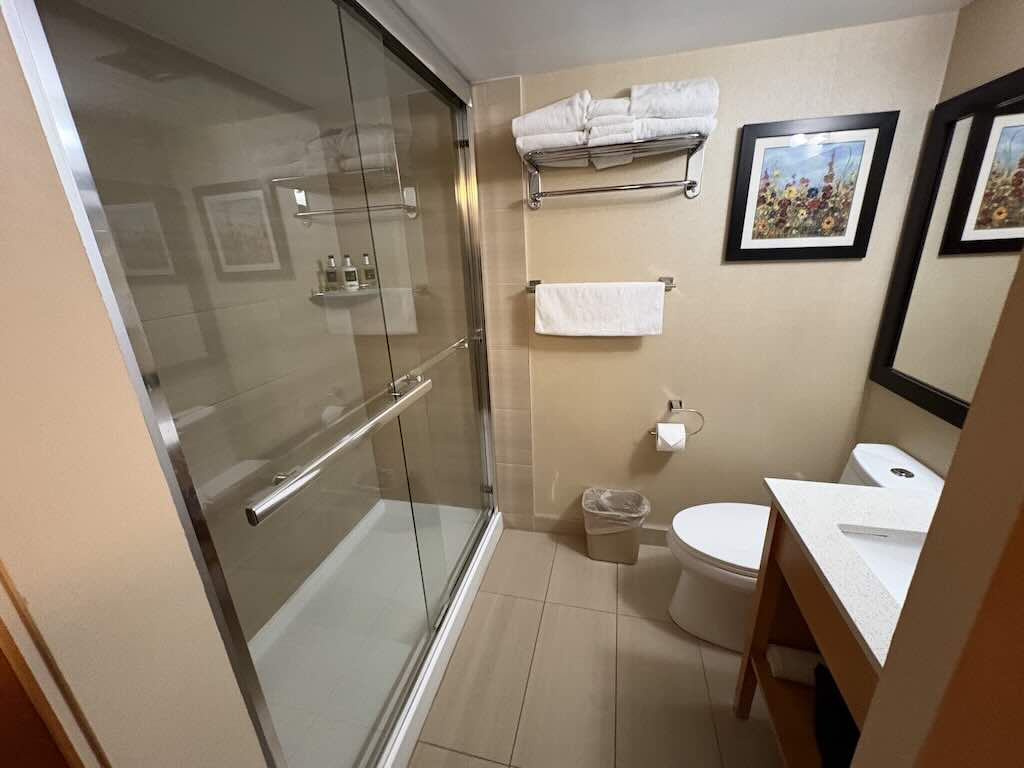 hillcrest-bathroom