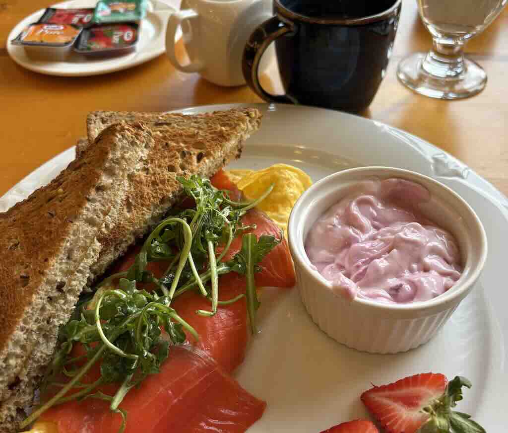 hillcrest-breakfast