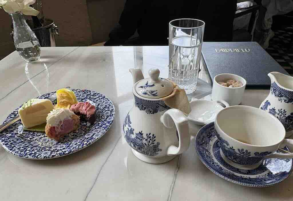 lake-louise-tea4