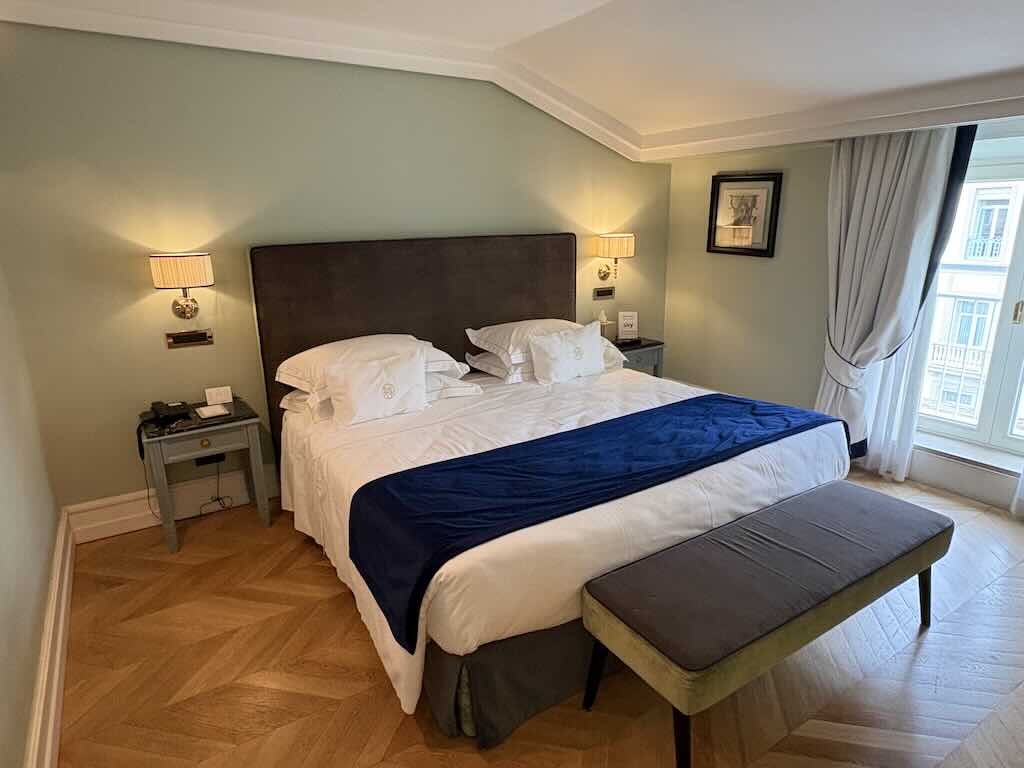 hotel-santa-lucia-bedroom