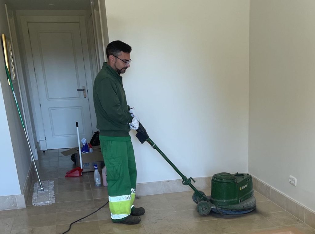 Cleaning marble floors