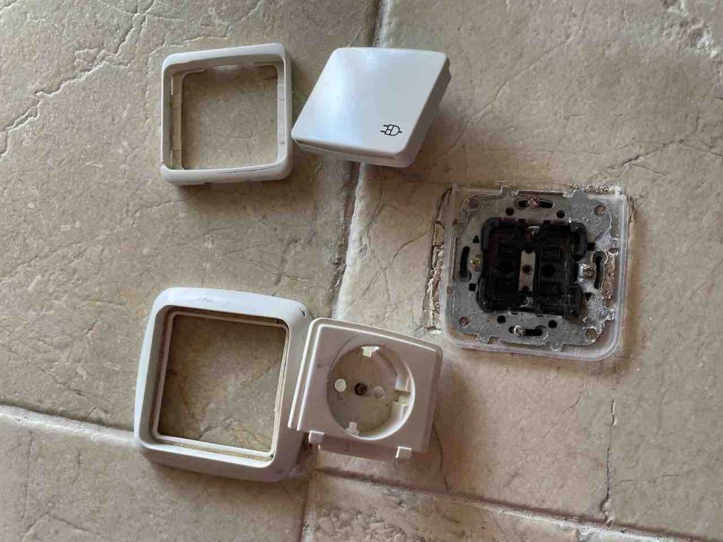 Floor socket