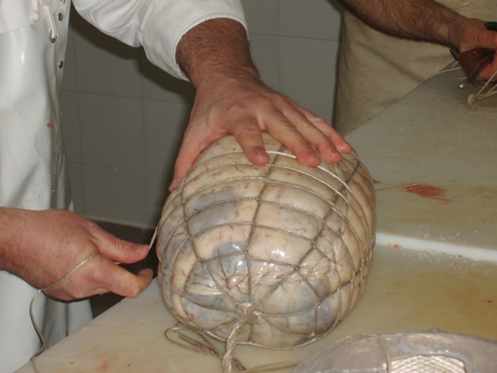 Culatello wrapping