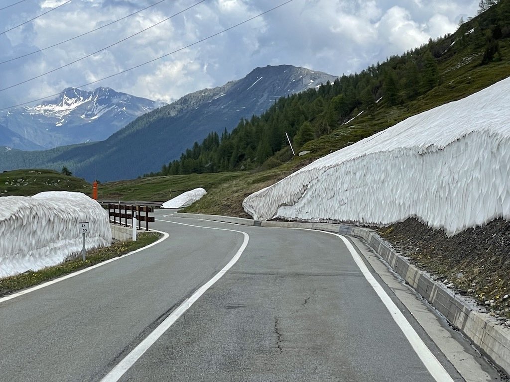 La Thuile to Piccolo Sand Bernardo with snow