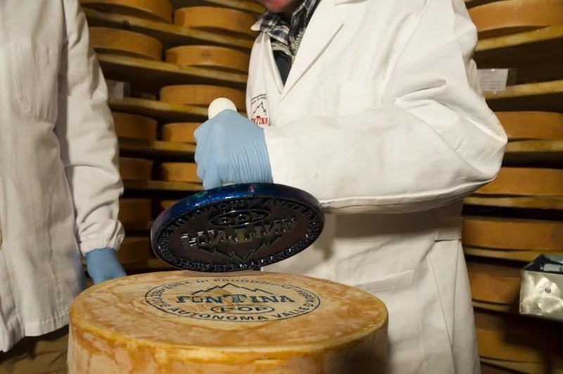 Fontina marchiatura