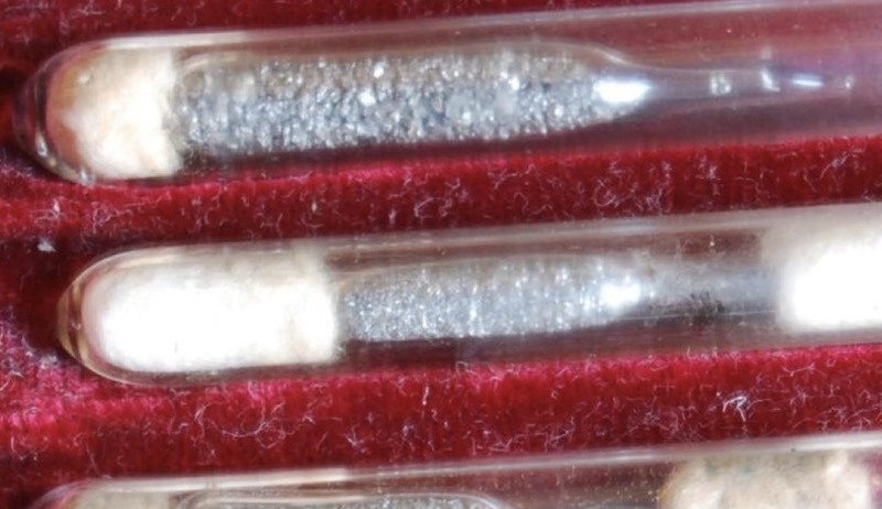 Neutron sources made of radon gas and beryllium powder sealed in a glass tube