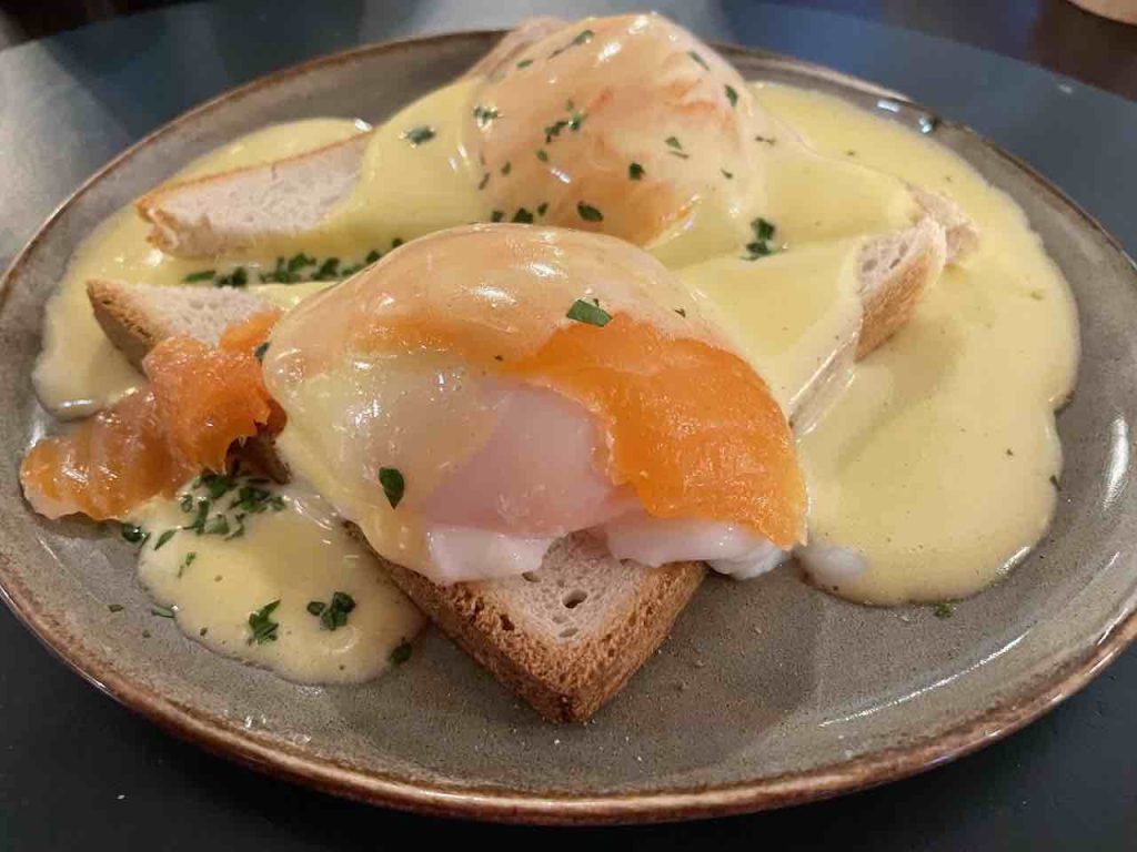 Chais Monnet Eggs Benedict