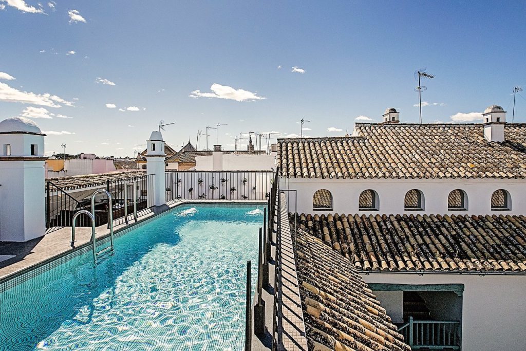 Rooftop pool in Hospes Las Casas del Rey de Baeza, Seville