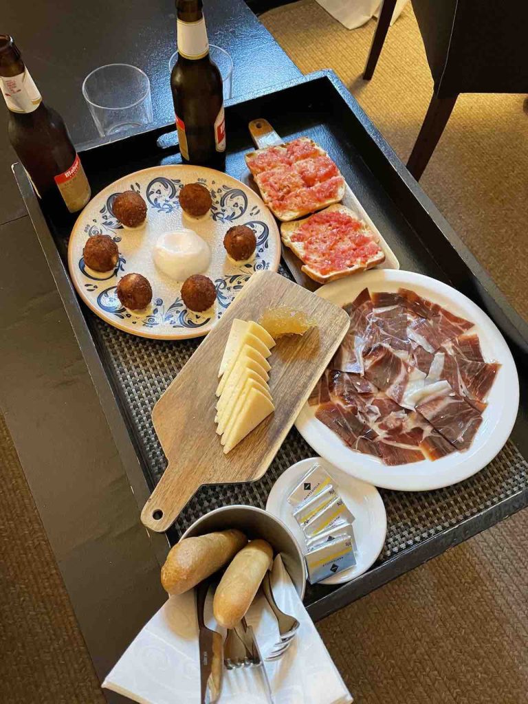 Room Service in Hospes Las Casas del Rey de Baeza, Seville