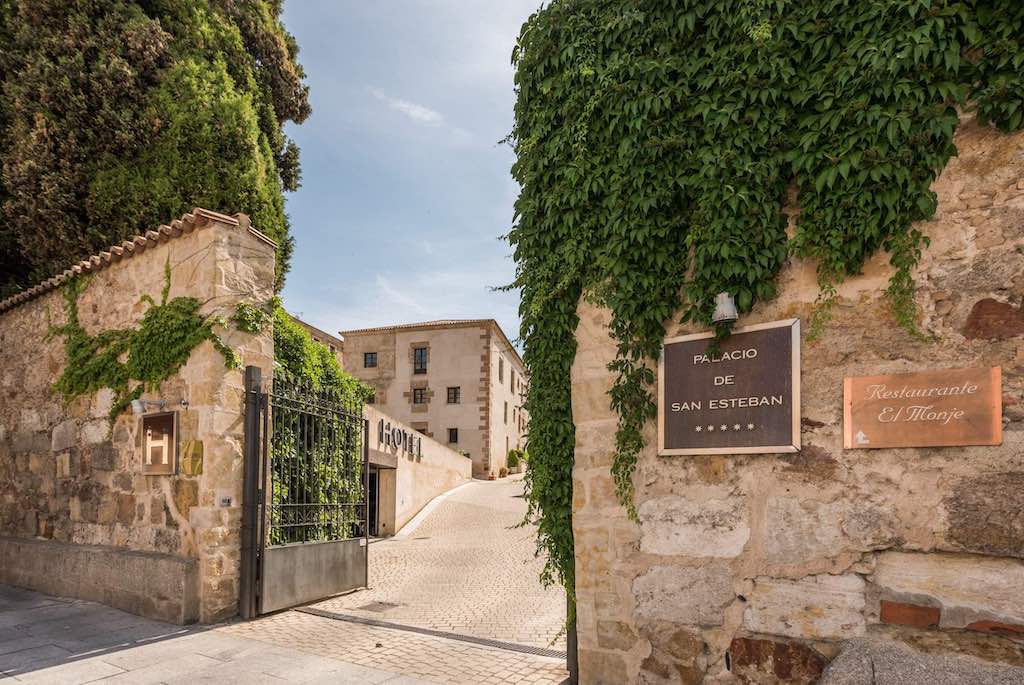 Palacio de San Esteban entrance