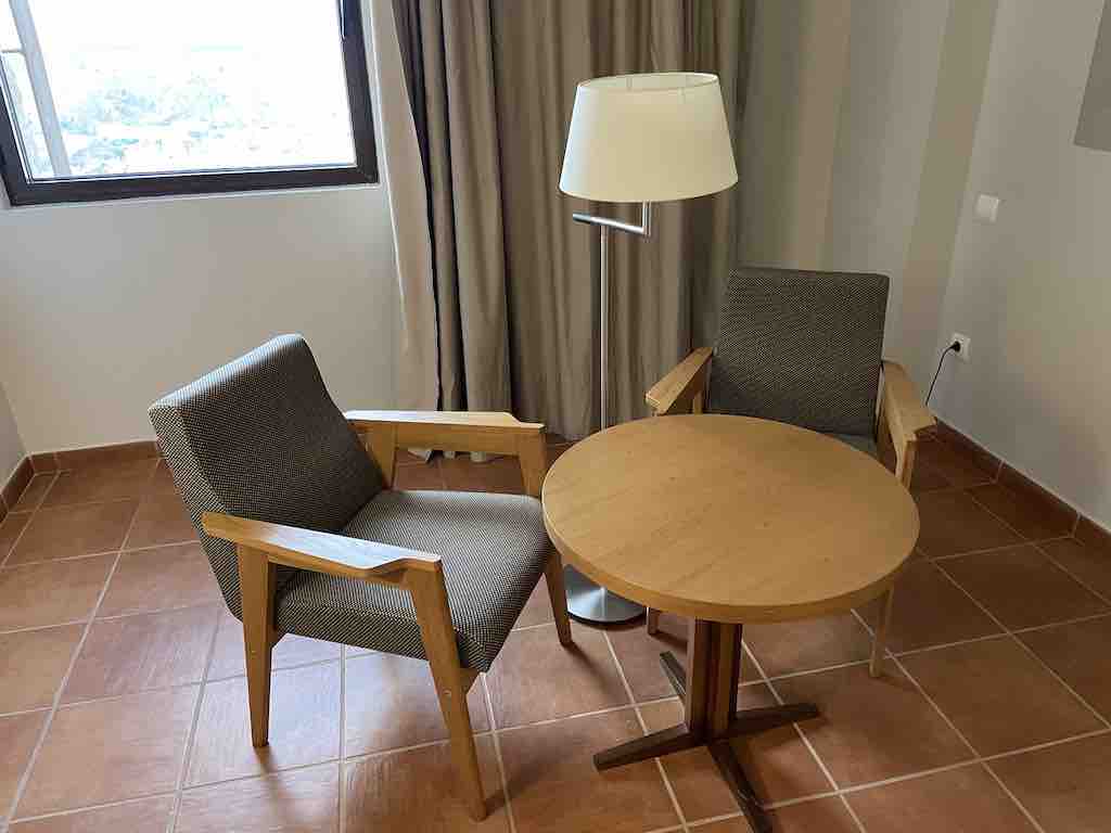 Parador Lorca Sitting